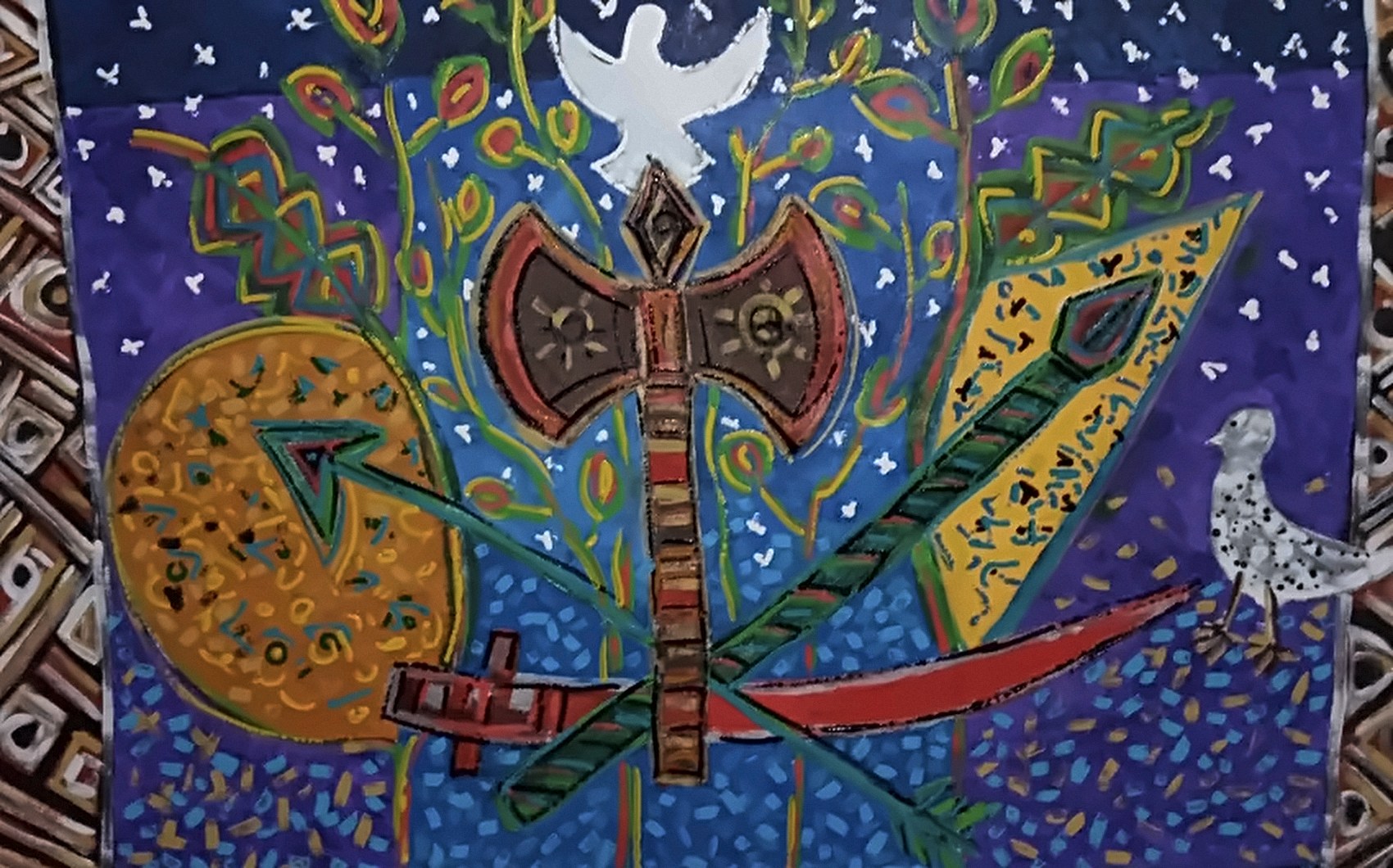 Quadro com um machado ao centro, escudo laranja, lança amarela, pomba branca e pássaro pintado, sobre fundo azul e roxo com pontos brancos.